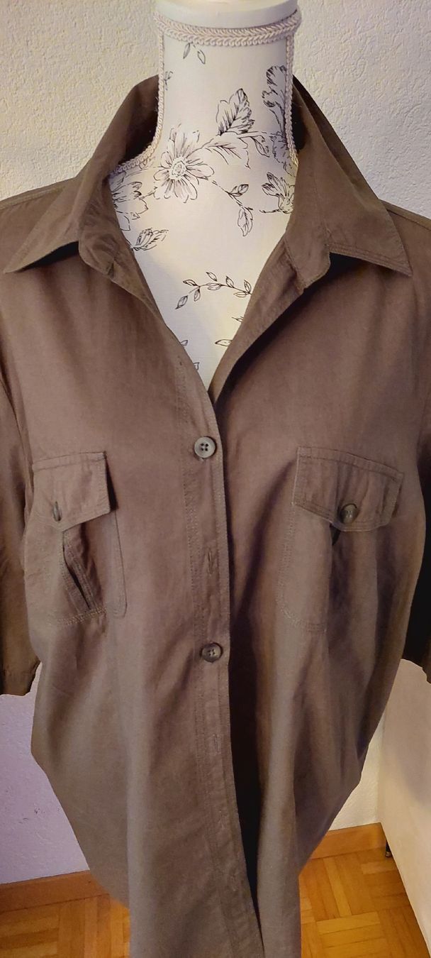 Camicette: Leichte Bluse in Olive Gr.50/52 – Usato da Zürich venduto da lehmi1 1