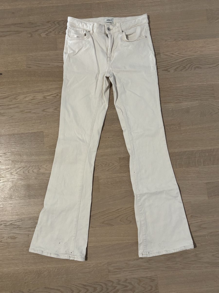 Only Jeans: Only Jeans beige Bootcut Gr. M / Schrittlänge 32 – Usato da Wintersingen venduto da Symphoricarpos