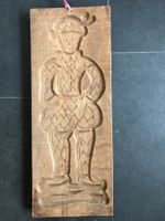 Holz MODEL m. grossganzflächiger Schnitzerei ANTIK