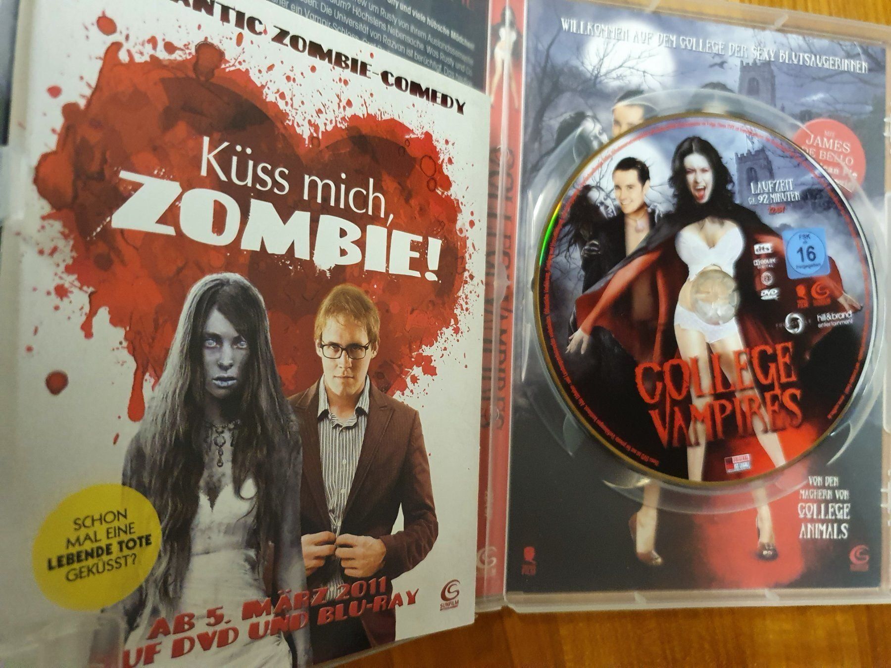 Tutti i DVDs: College Vampires – Usato da Oberdorf BL venduto da BaldenEagle 2