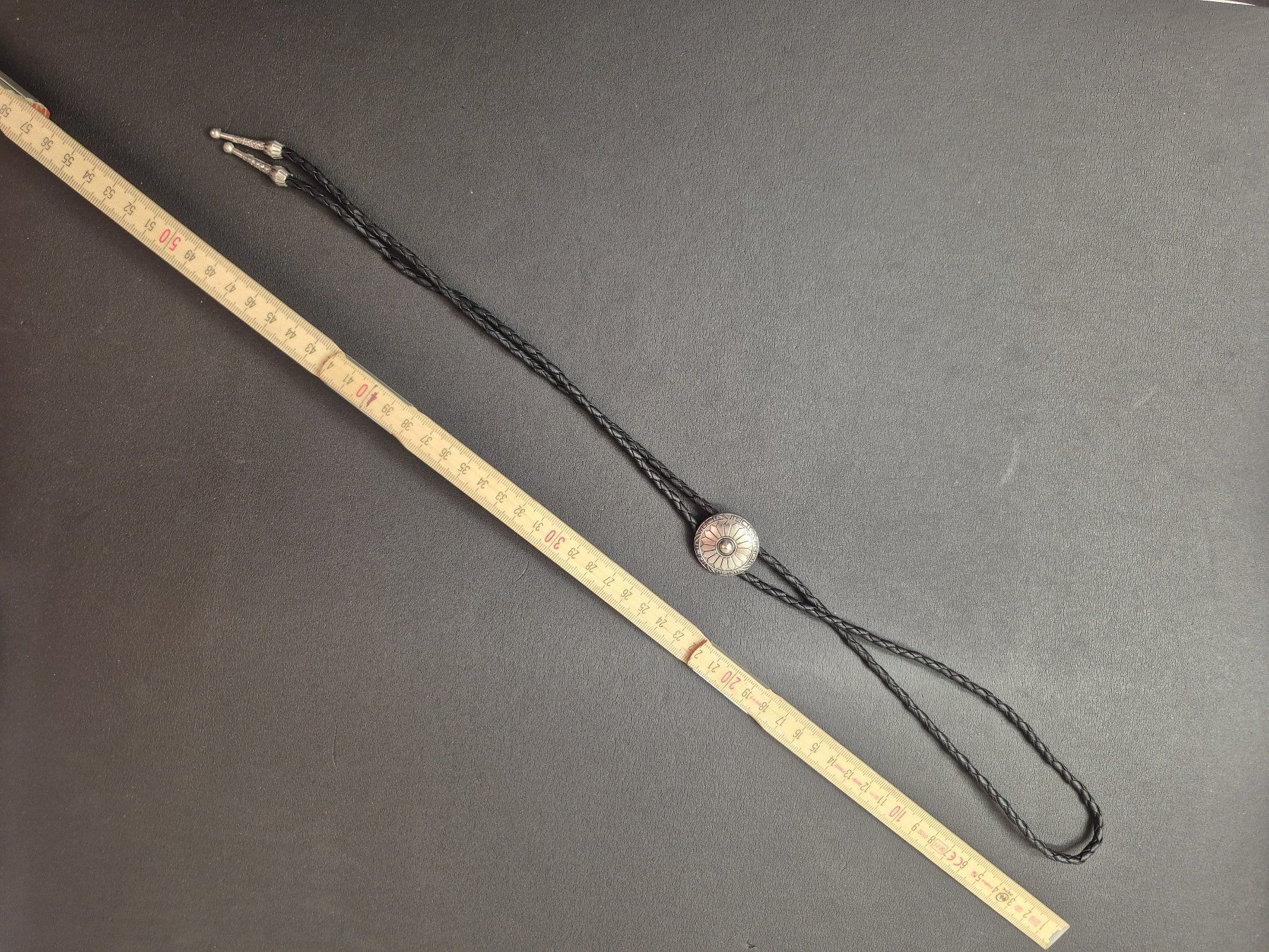 Cravatte: 46) Bolo-Tie Westernkrawatte Concho Muster Silber – Nuovo e nell'imballaggio originale da Aeschau venduto da AtelierAltholz 8