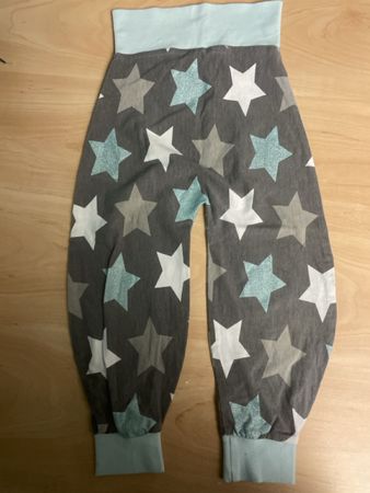 Coole Sommer-Pumphose mit Sternen, Gr.110Top Zustand