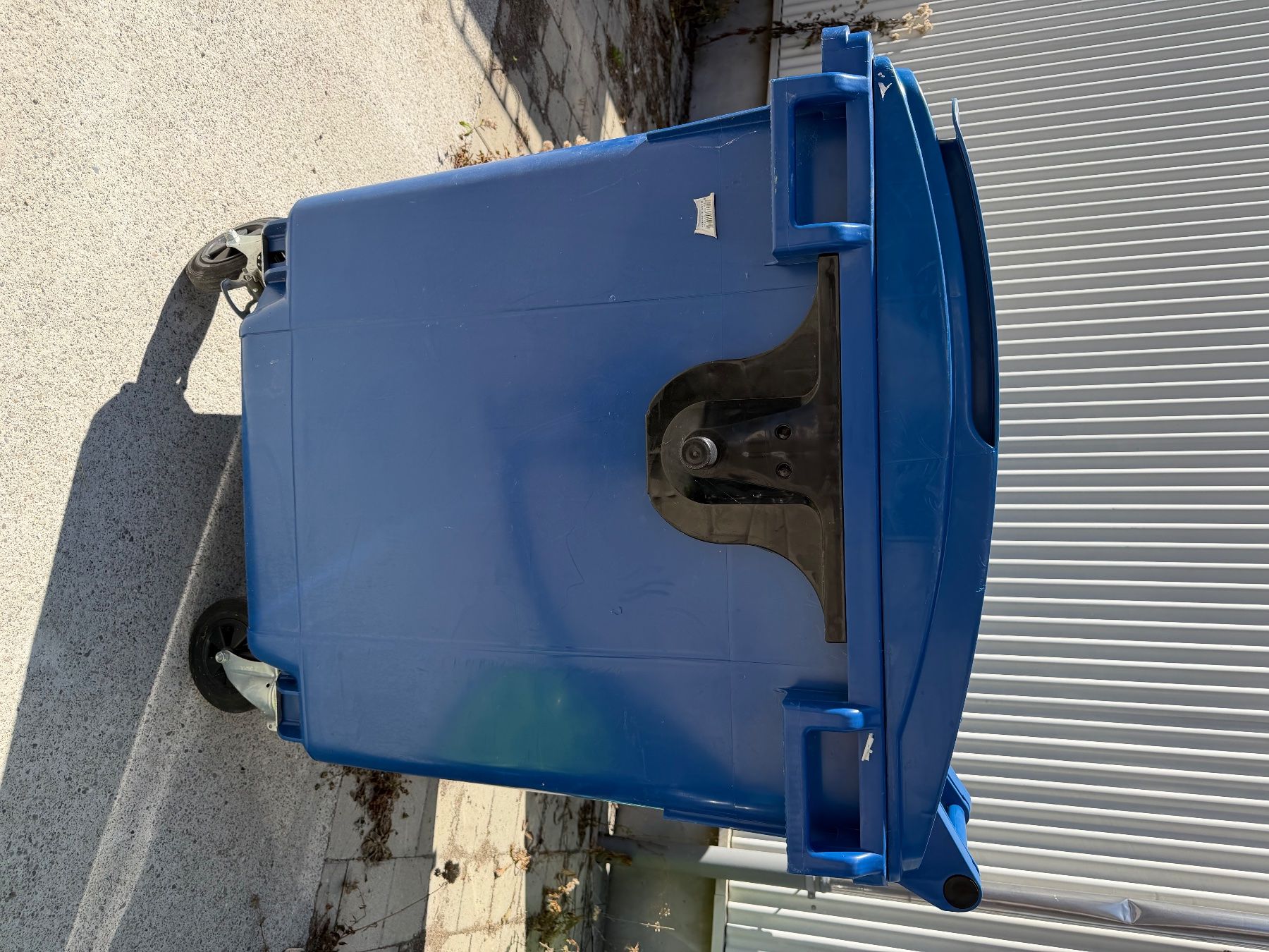 Banconi: 00-Liter Abfallcontainer / Kehrichtcontainer blau mit 4 Roll – Usato da Winden venduto da MB-Vision 1