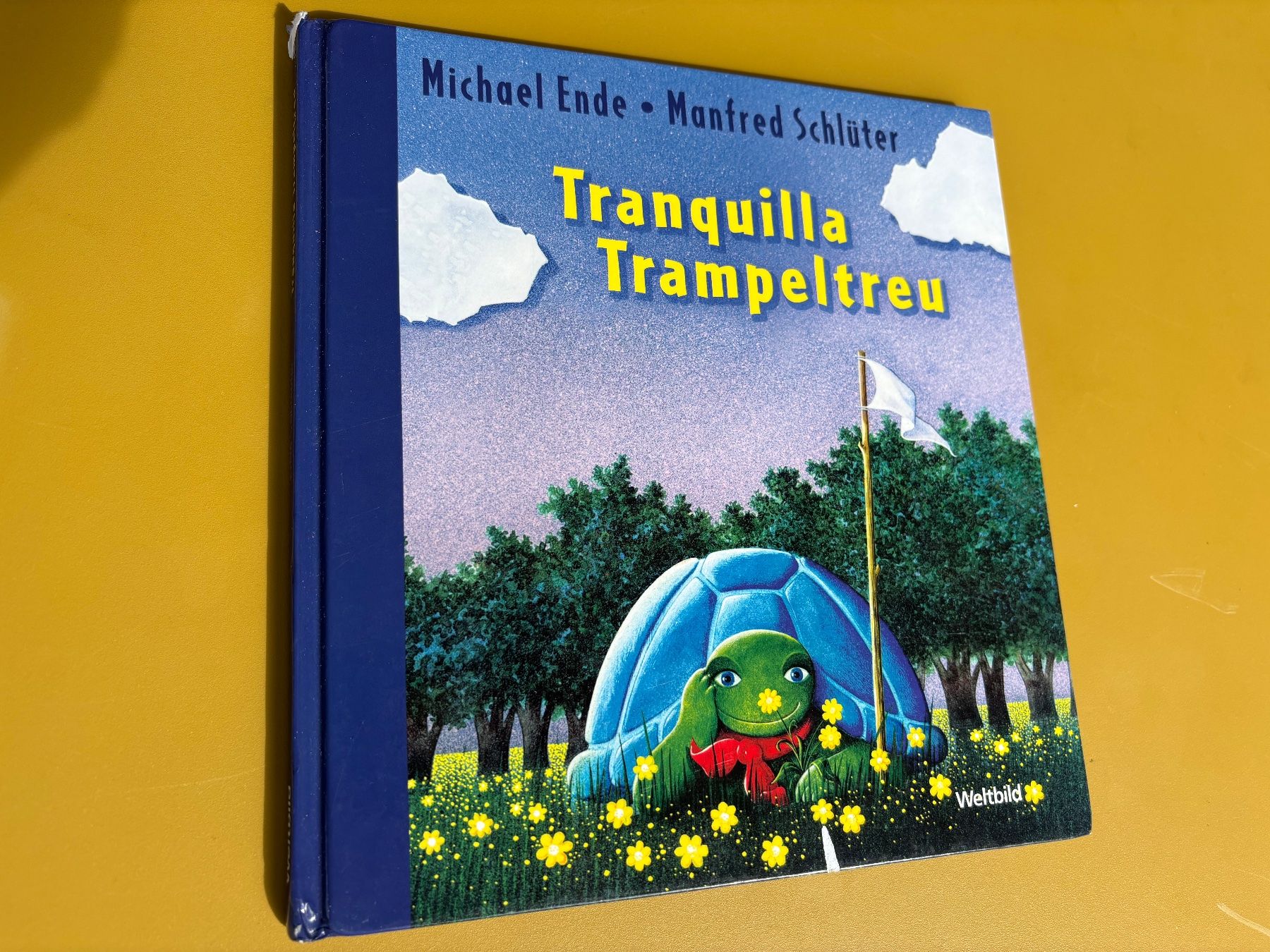 Livres: BILDERBUCH "TRANQUILLA TRAMPELTREU" – D'occasion à Zürich par missmodernage