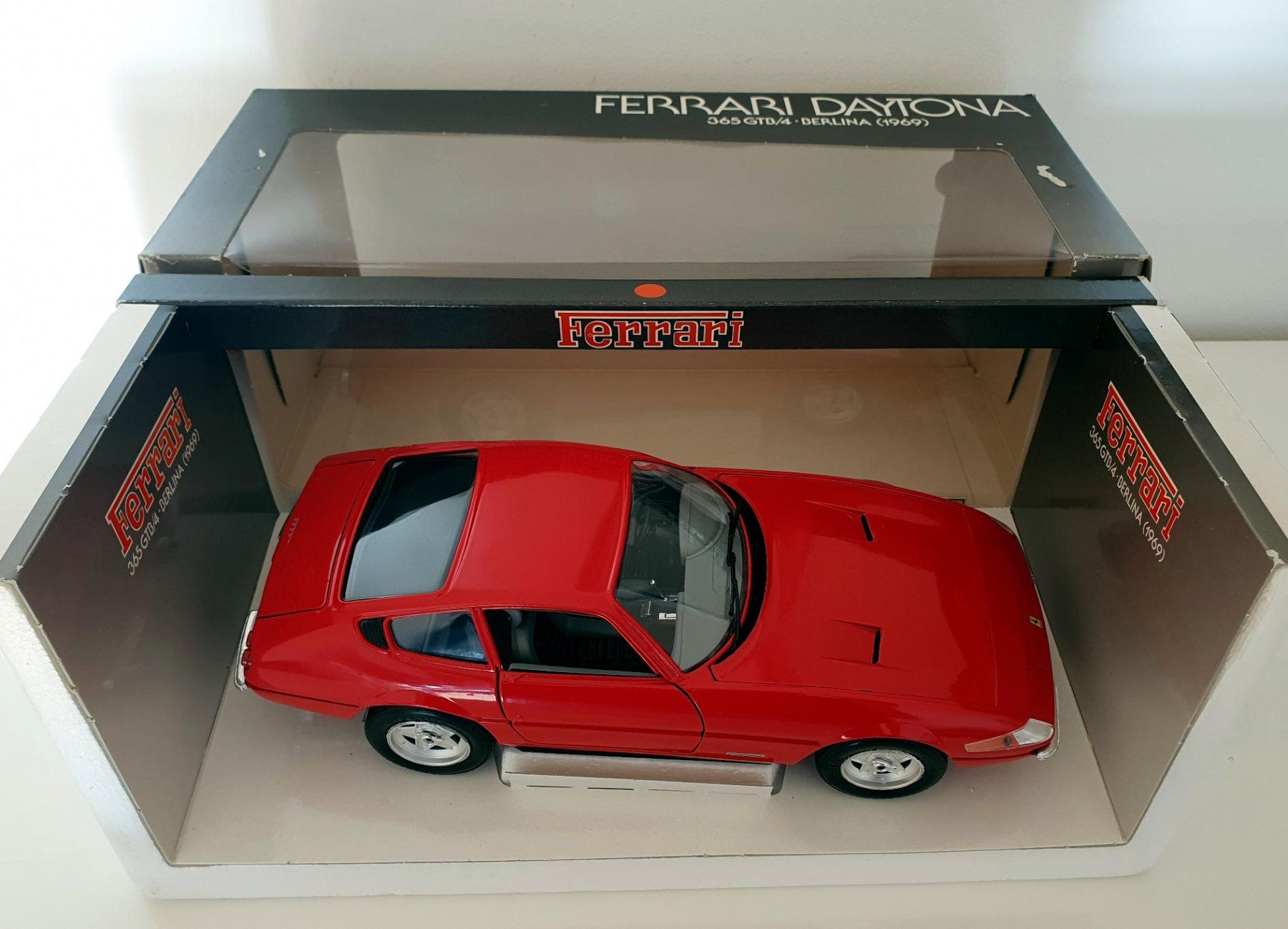 Ferrari Modellini d'auto: Ferrari Daytona 365 GTB/4 – Nuovo e nell'imballaggio originale da Fribourg venduto da diecast-models 1