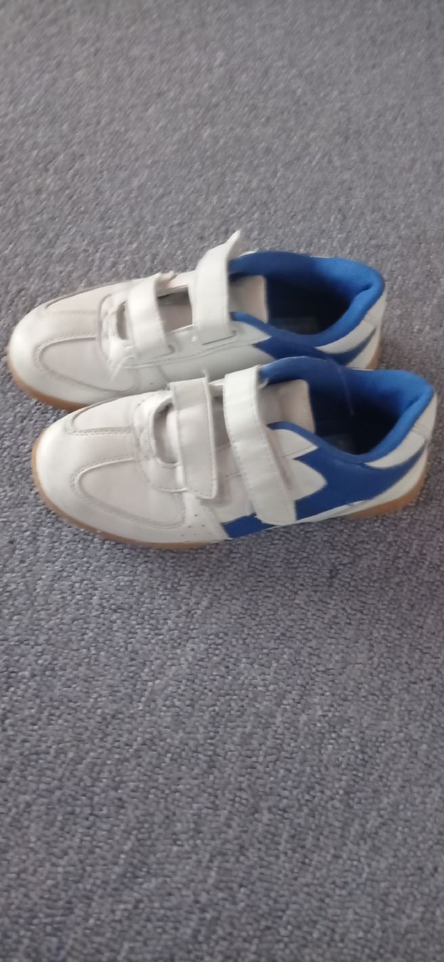 Scarpe per ragazzi: Hallenturnschuhe 33 – Usato da Maienfeld venduto da Alpenblume12