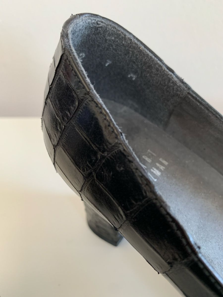 Stuart Weitzman Scarpe da donna: Stuart Weitzman: Chicer schwarzer Pumps in Kroko-Optik, 37 – Usato da Luzern venduto da designluzern 1