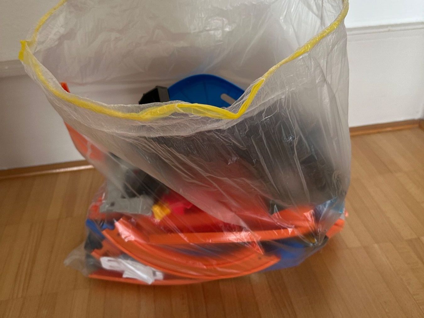 Hot Wheels Giocattoli: Hot Wheels Track Builder System von Mattel (1 Tüte Material) – Usato da Bern venduto da Xara_w 1
