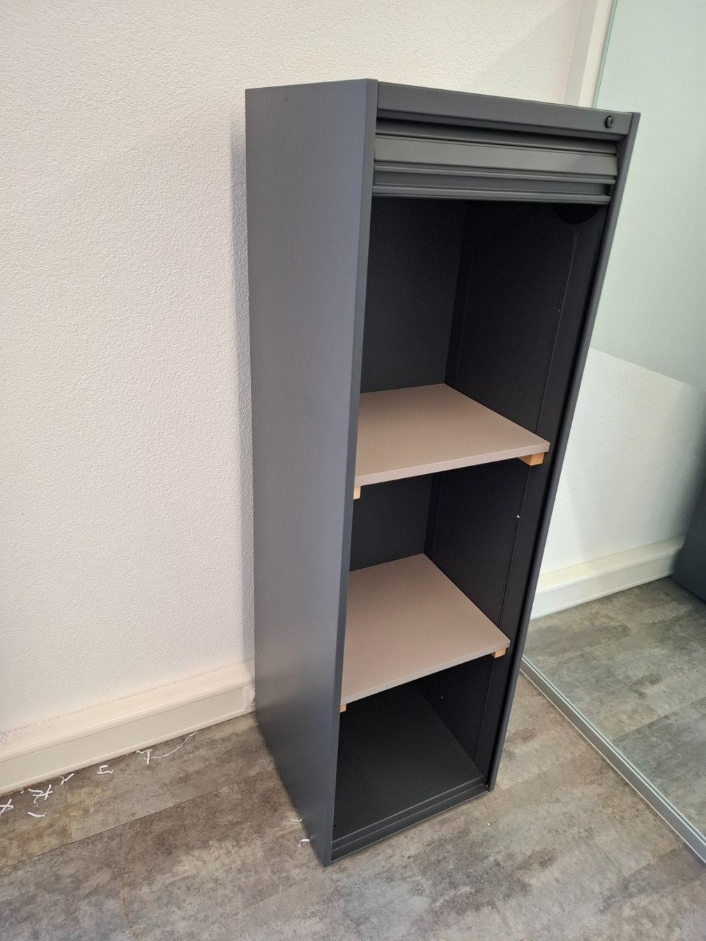 Schränke: 014 Rollschrank mit Tablare – Gebraucht aus Derendingen von Meisterstuecke 2