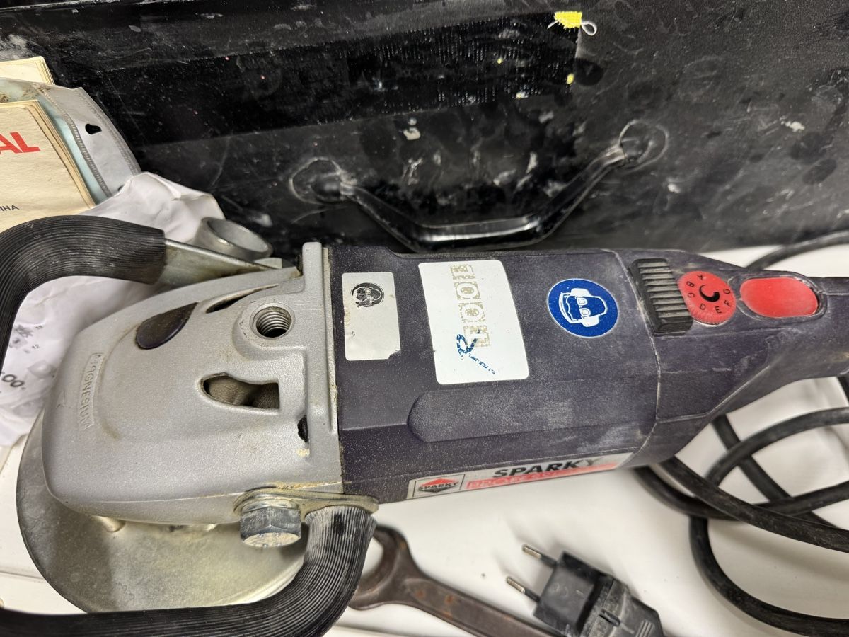 Smerigliatrici & Lucidatrici: Bouchardeuse Sparky RTool 150 2.0kW – Usato da Brügg BE venduto da Goob 2