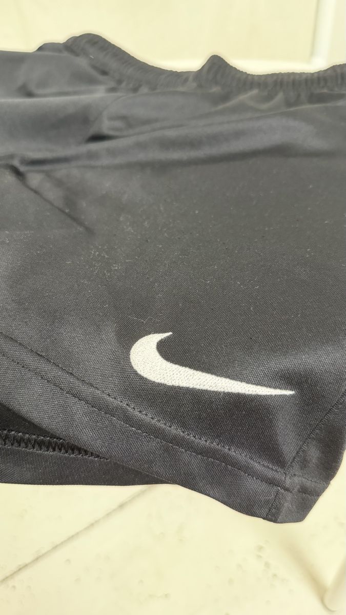 Nike Pantalons: Nike black shorts with white swoosh  – D'occasion à Knonau par Grapesvintage 5