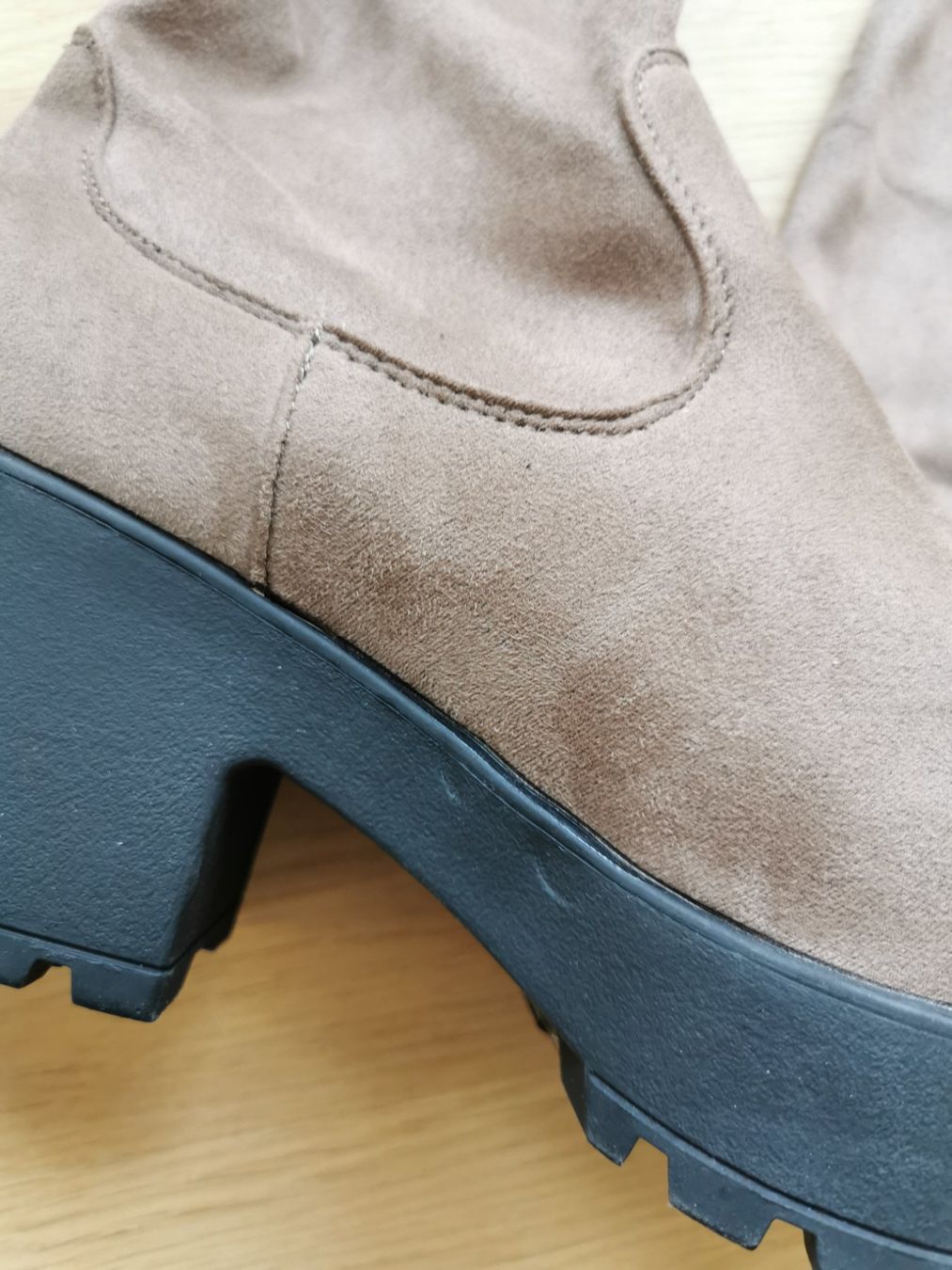 Scarpe da donna: Overknees Wildleder Optik – Usato da Luzern venduto da larissa_n 3