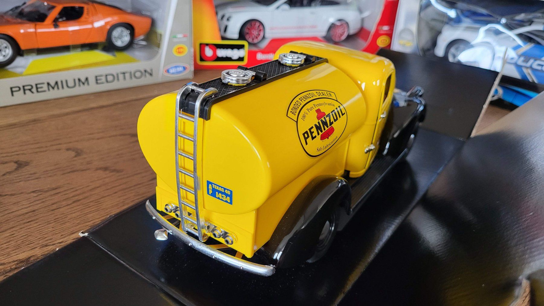 Solido Modellautos: Chevrolet Citerne 1946 1:18 Solido – Gebraucht aus Rothrist von Juana5 3