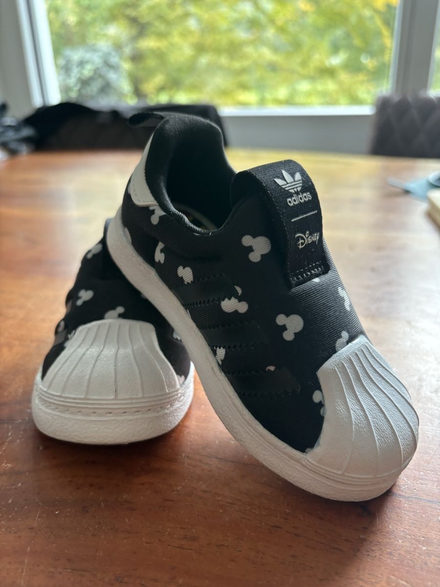 Adidas Chaussures garçon: Mickey Mouse-Schuhe von adidas – Neuf (Voir description) à Münsingen par Eevita