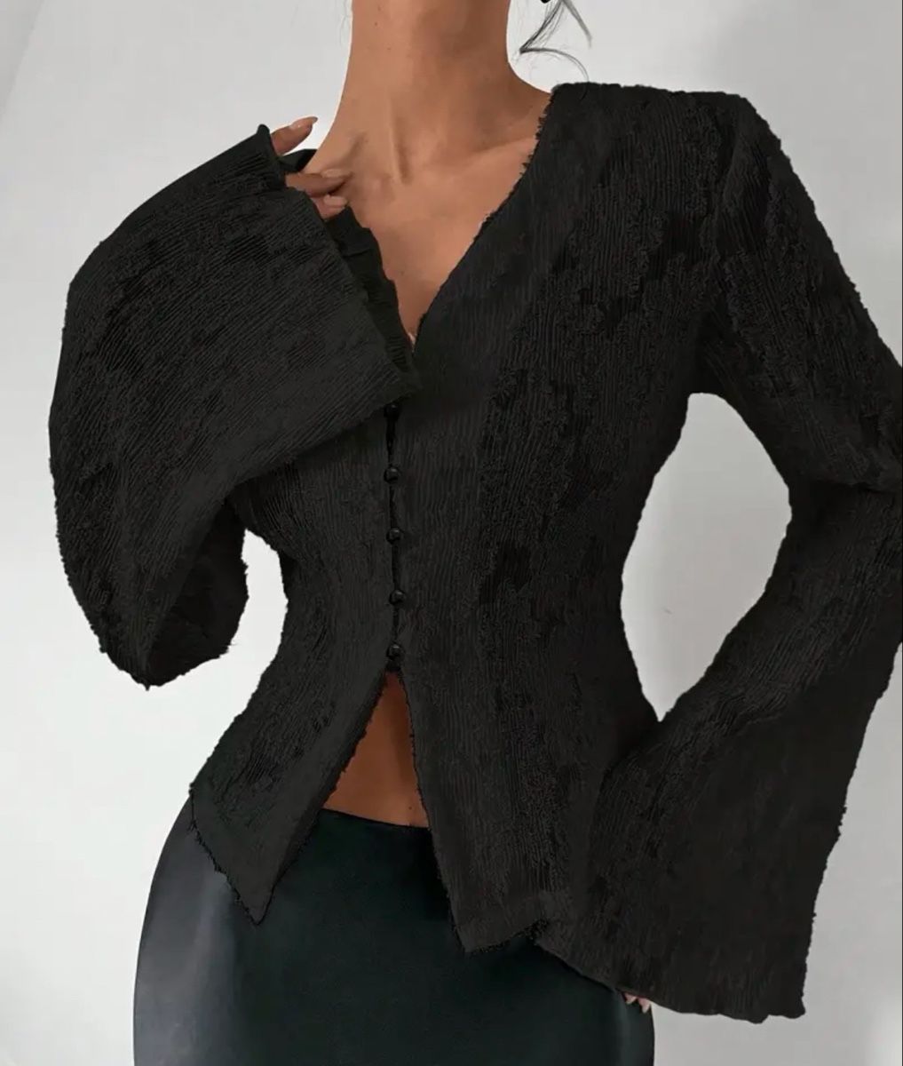 Camicette: Schwarze Bluse mit Trompetenärmeln XL – Nuovo (secondo la descrizione) da Oberweningen venduto da AnnaKoss 1