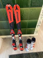 Ski, Stöcke, Skischuhe und Helm