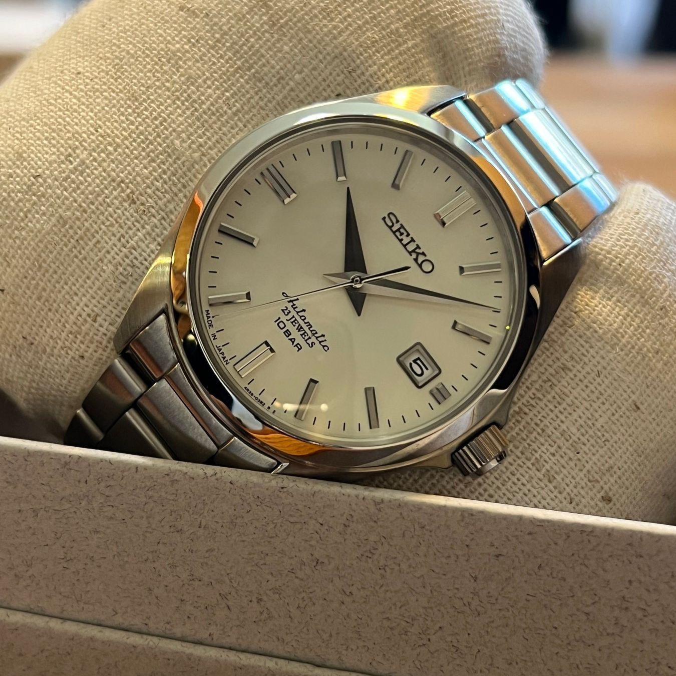 Seiko Uhren: Seiko Automatic Date Silver Dial Full Set 4R35-03X0 – Gebraucht aus Carouge GE von Watchaser 8