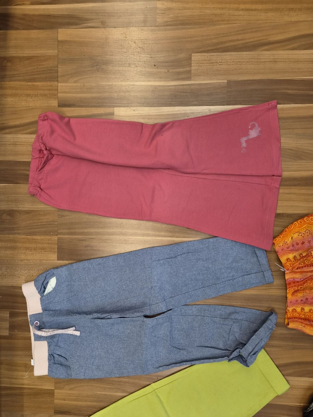 Hosen: 6 Hosen gr110 b4 – Gebraucht aus Schwarzenburg von Flamingo07 2