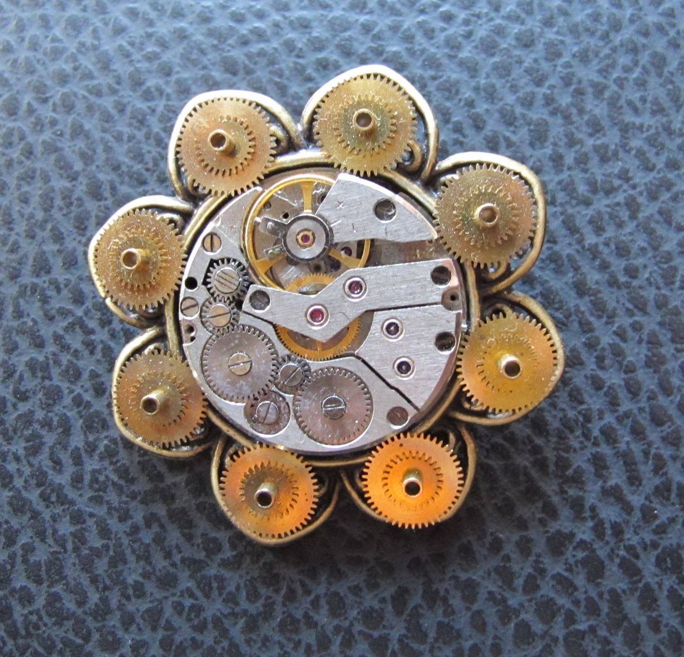 Altri gioielli: Uhrknall`s Unikat Steampunk Brosche IVV – Nuovo (secondo la descrizione) da Schwanden GL venduto da UHRKNALL 1