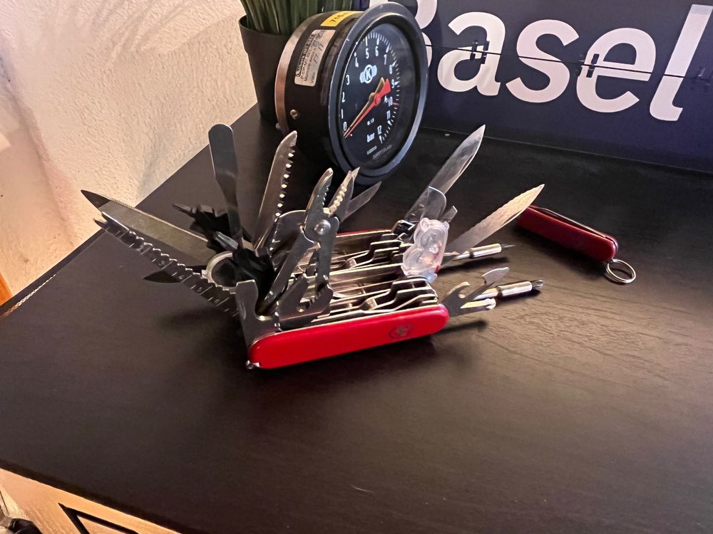 Victorinox XXLT 1.6795 rare 72 fonctions jamais utilisé production 2002