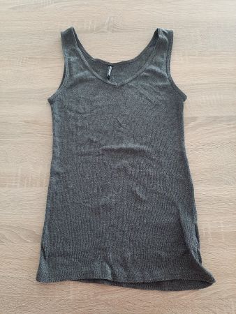 Tanktop mittelgrau, klein geschnitten, ca. Gr. S