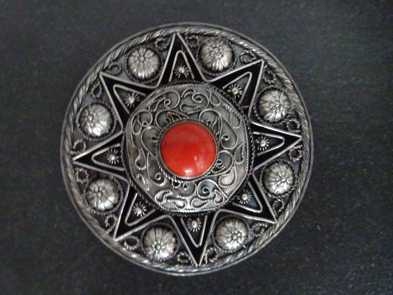 Broschen & Nadeln: Brosche Fibel Koralle / 800 Silber – Gebraucht aus Esslingen von eintagammeer