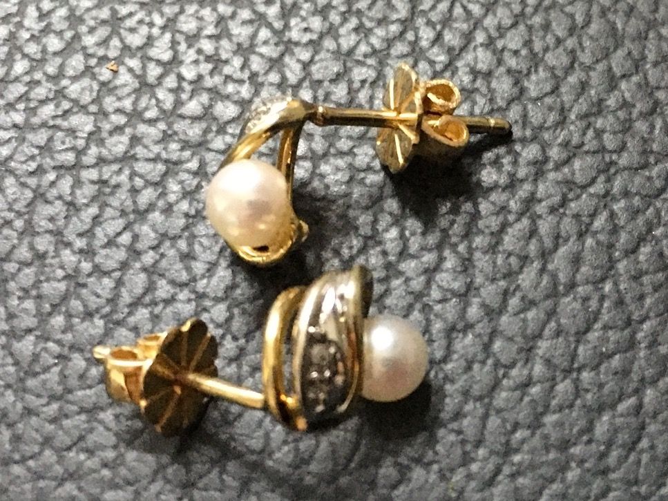 Ohrringe & -stecker: Gelb- und Weissgold Ohrstecker mit Perle – Gebraucht aus Freienwil von Hubi030