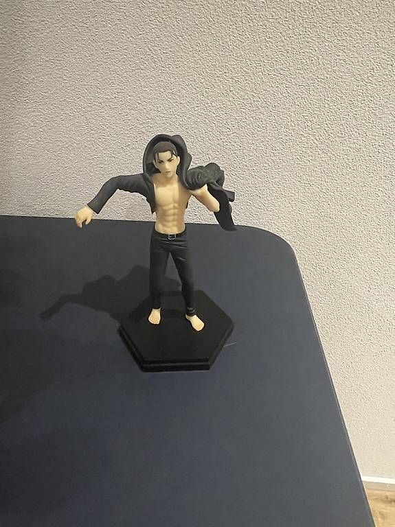 Statuette: Eren Jäger Figur Attack on Titan – Usato da Breitenbach venduto da kus_fq9h