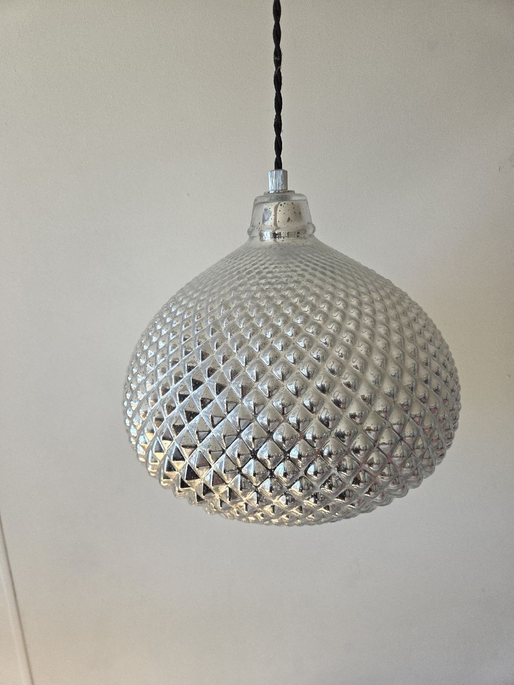 Lampade: Stilvolle Silber-Glas-Hängelampe - Moderner Look! – Usato da Egnach venduto da TTLL 1