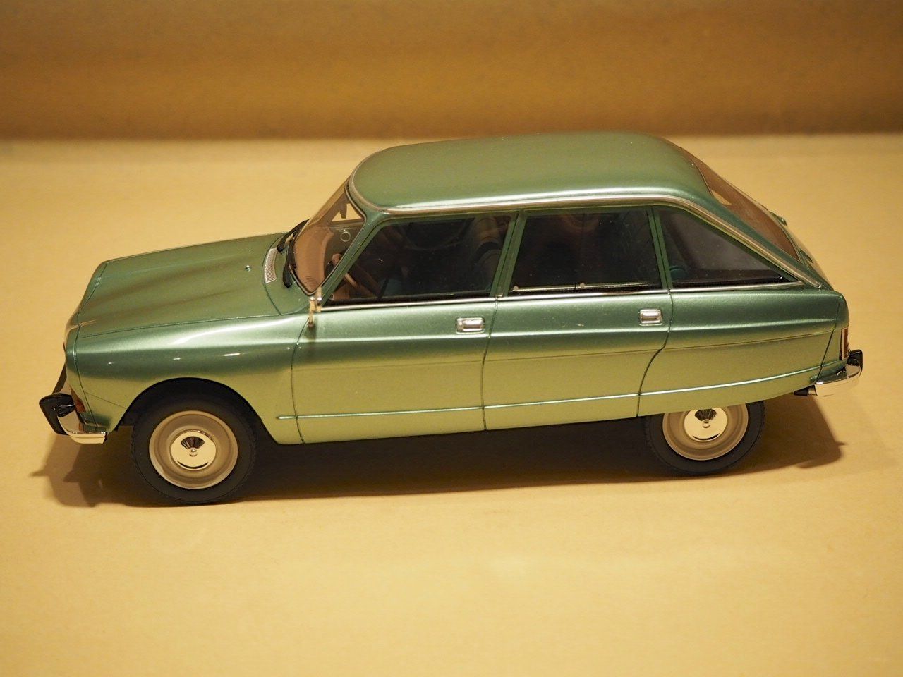 Otto Models Modellini d'auto: Citroen Ami 8 - Ottomobile 1/18 – Nuovo e nell'imballaggio originale da Winterthur venduto da 602ccm 3