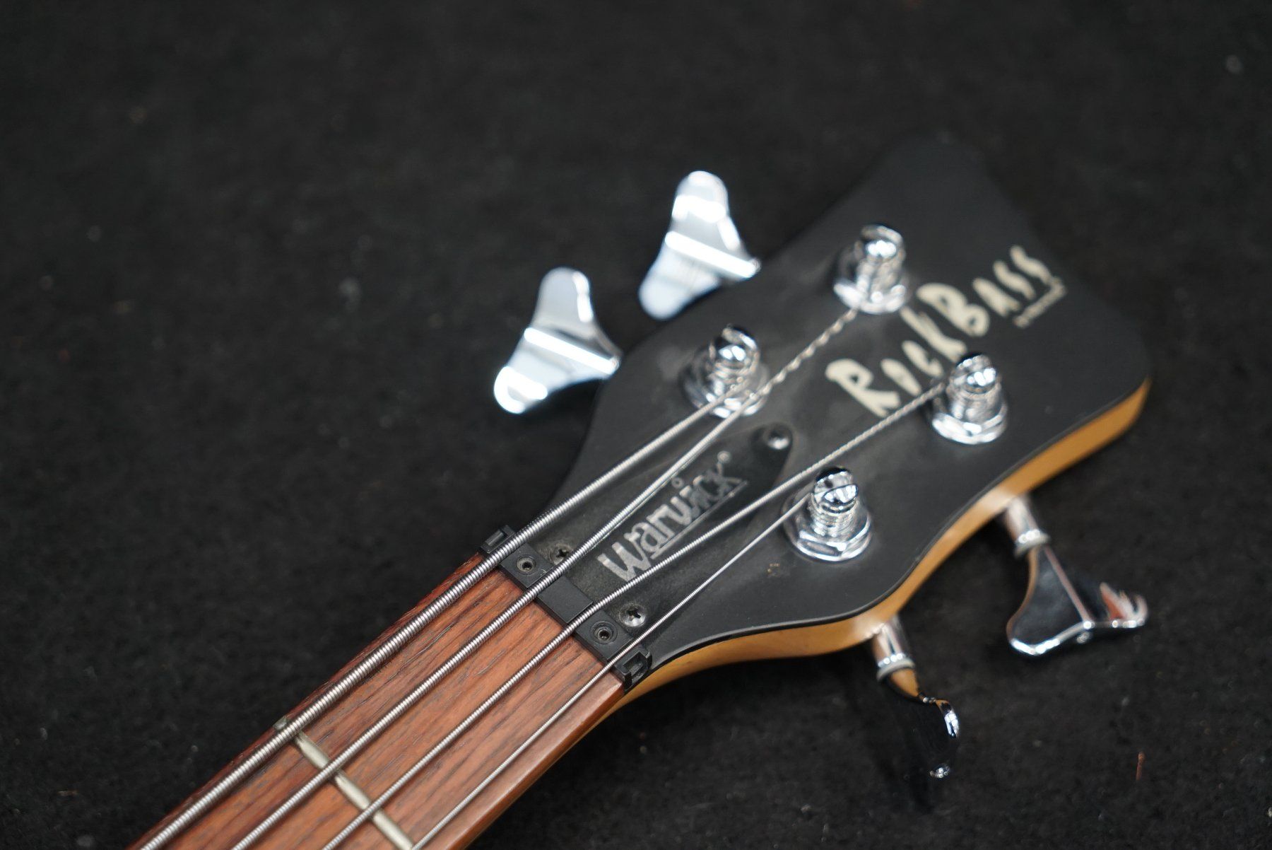 Musikinstrumente: Warwick RockBass Corvette Basic, 4-String Nirvana Black 2005 – Gebraucht aus Ortschwaben von Musictrade 4