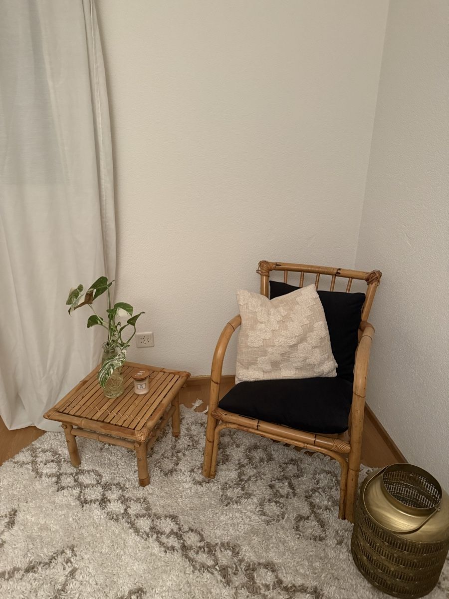 Poltrone: Rattanstuhl mit Tisch – Usato da Mörschwil venduto da Seegurke18