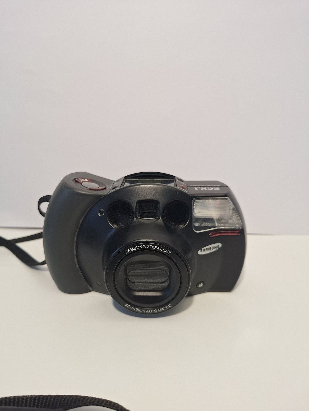 Samsung Fotocamera: Samsung ECX 1 Design by Porsche – Usato da Pfäffikon SZ venduto da TobyPeterson