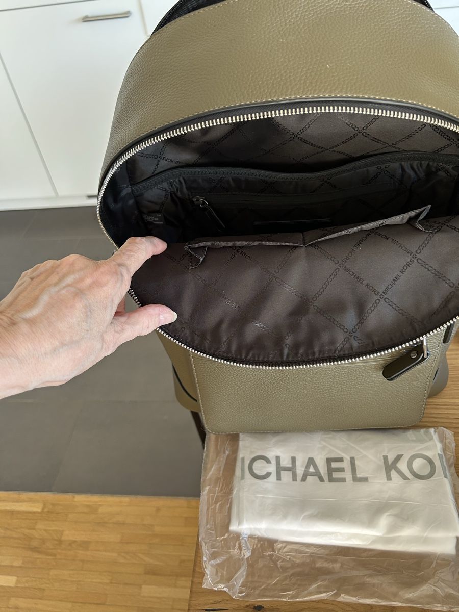 Michael Kors Zaini: M. Kors Lederrucksack grün NEU – Nuovo e nell'imballaggio originale da Pratteln venduto da Fashionette.D.D. 5