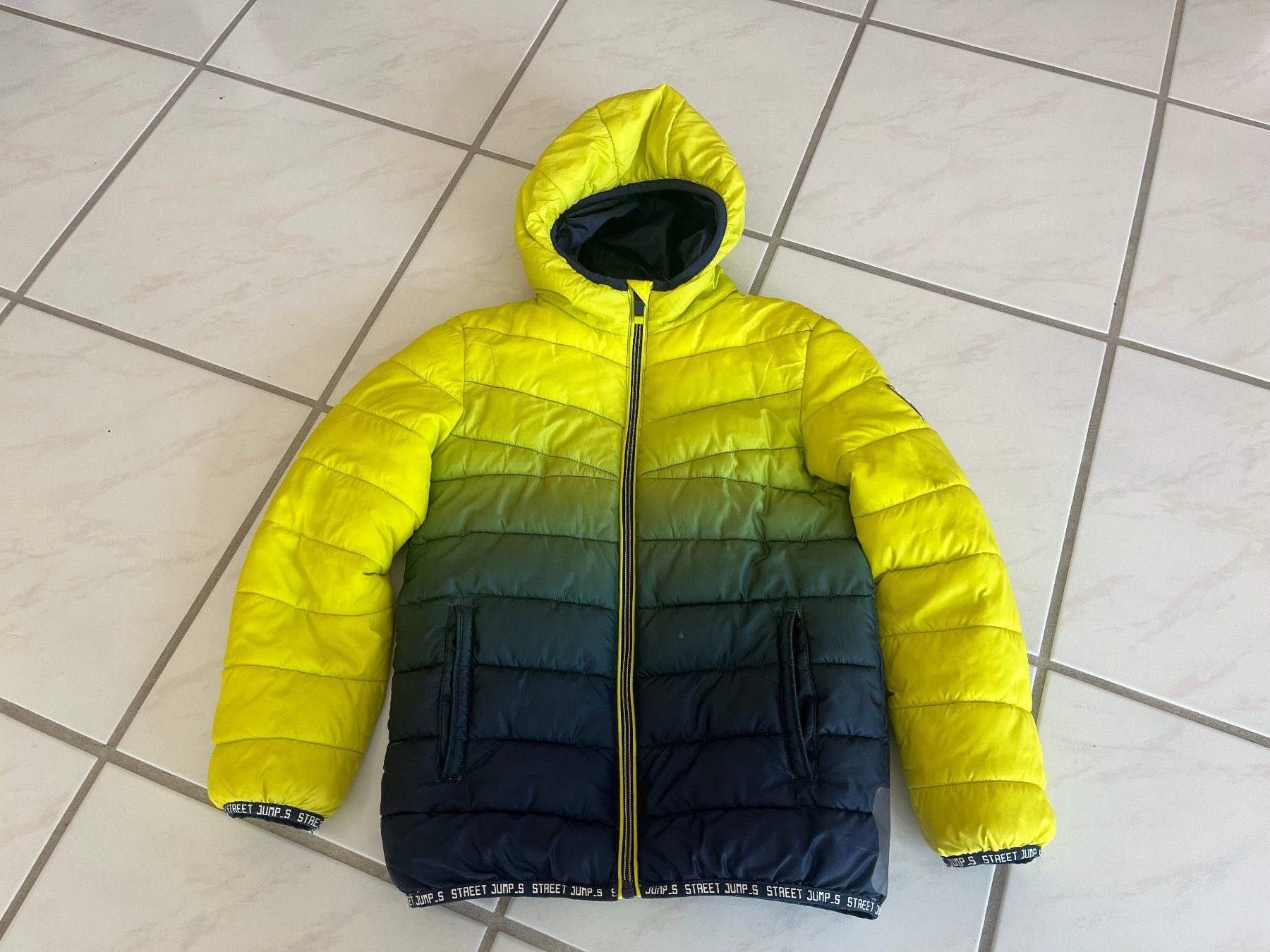 Jacken & Mäntel: Steppjacke Grösse 134 – Gebraucht aus Konolfingen von takkie 1