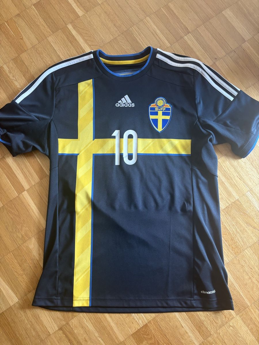 Adidas Maillots de corps & Pantalons: Schweden Trikot Ibrahimovic – D'occasion à Zürich par ChampShirts 1