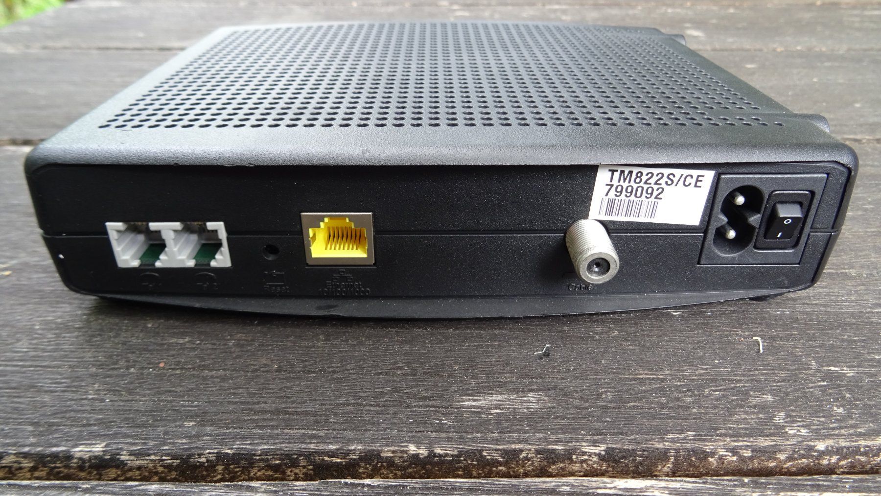 Arris Modems & Routeurs: Modem 1Gigabit Arris TM822S – D'occasion à Riedholz par Leo.L 1