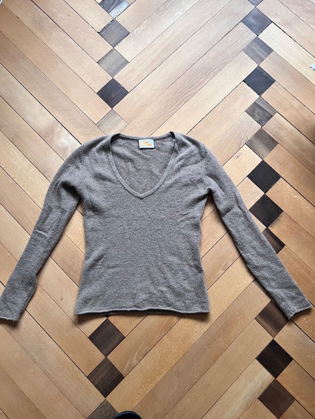 Maglioni & Felpe: 100% Kaschmirpullover, V-Ausschnitt, From Future,Gr. XS – Nuovo (secondo la descrizione) da Luzern venduto da dos_2fbx 4