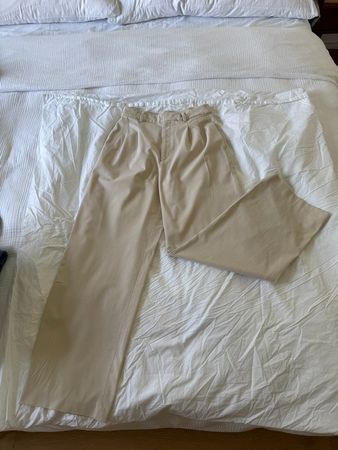 UNIQLO Beige Wide Leg Stoffhose – High Waist mit Bundfalten