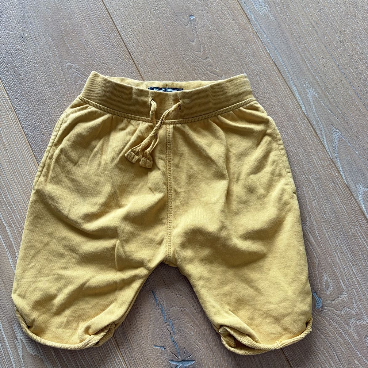 Next Hosen: Shorts Next Grösse 116 – Gebraucht aus Aarburg von cha_6t8j