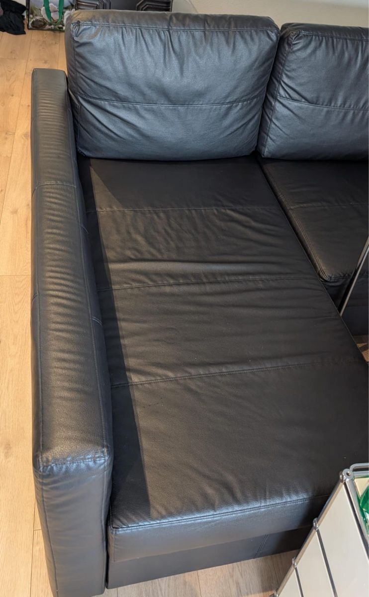 Sofas: Schwarzes Ledersofa mit Bettfunktion und Stauraum – Gebraucht aus Regensdorf von Jackone 3