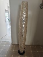 Stehlampe mit Muscheldesign 