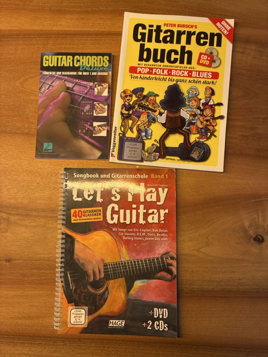 Libri: 3 Gitarrenbücher, teilweise mit CD (siehe Text) – Usato da Muri b. Bern venduto da Gurten62 3