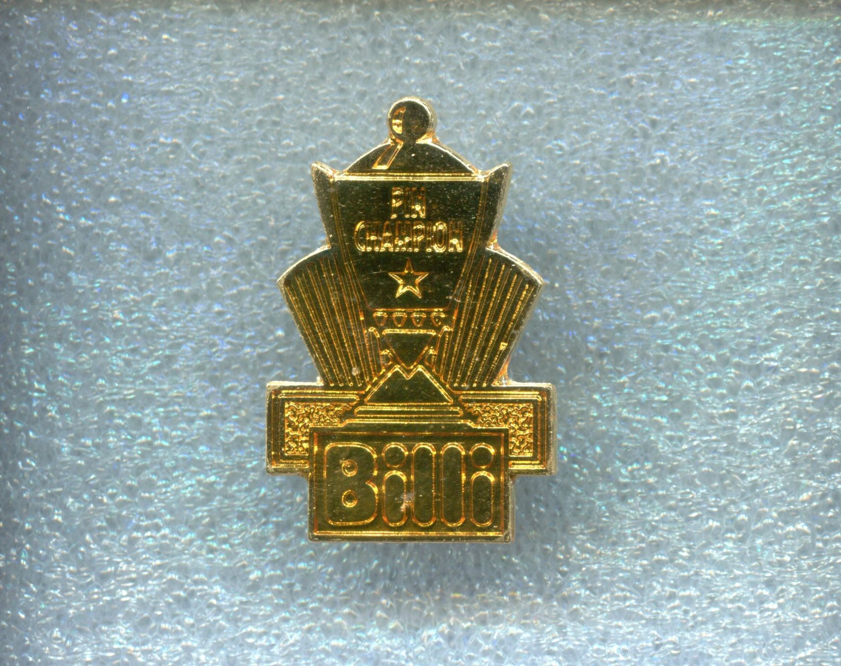 Placchette & Badge: Billi  PIN CHAMPION – Usato da Winterthur venduto da Sammleroase