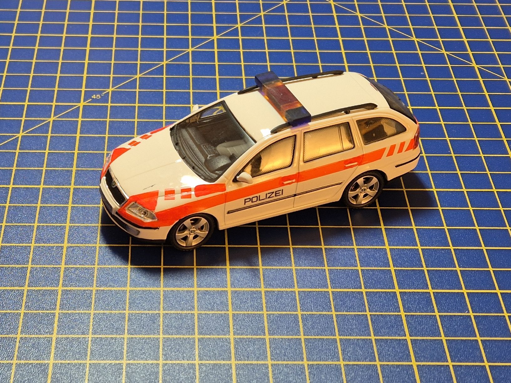 Skoda Modellini d'auto: Skoda Octavia Kantonspolizei Glarus 1:43 – Usato da Lachen SZ venduto da bow_wdl9