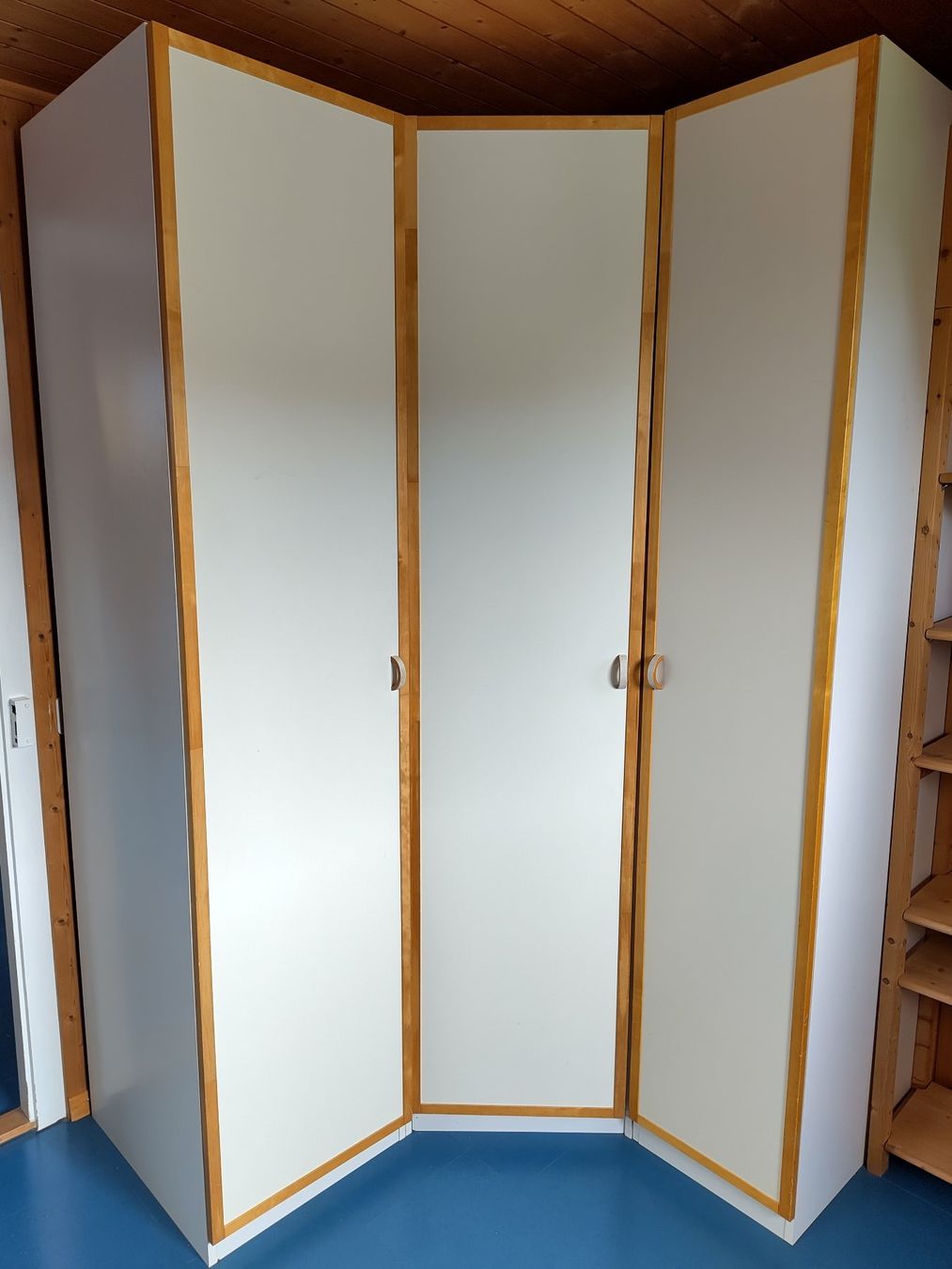 Ikea Schränke: Eck-Kleiderschrank – Gebraucht aus Burgdorf von ber_wx9q