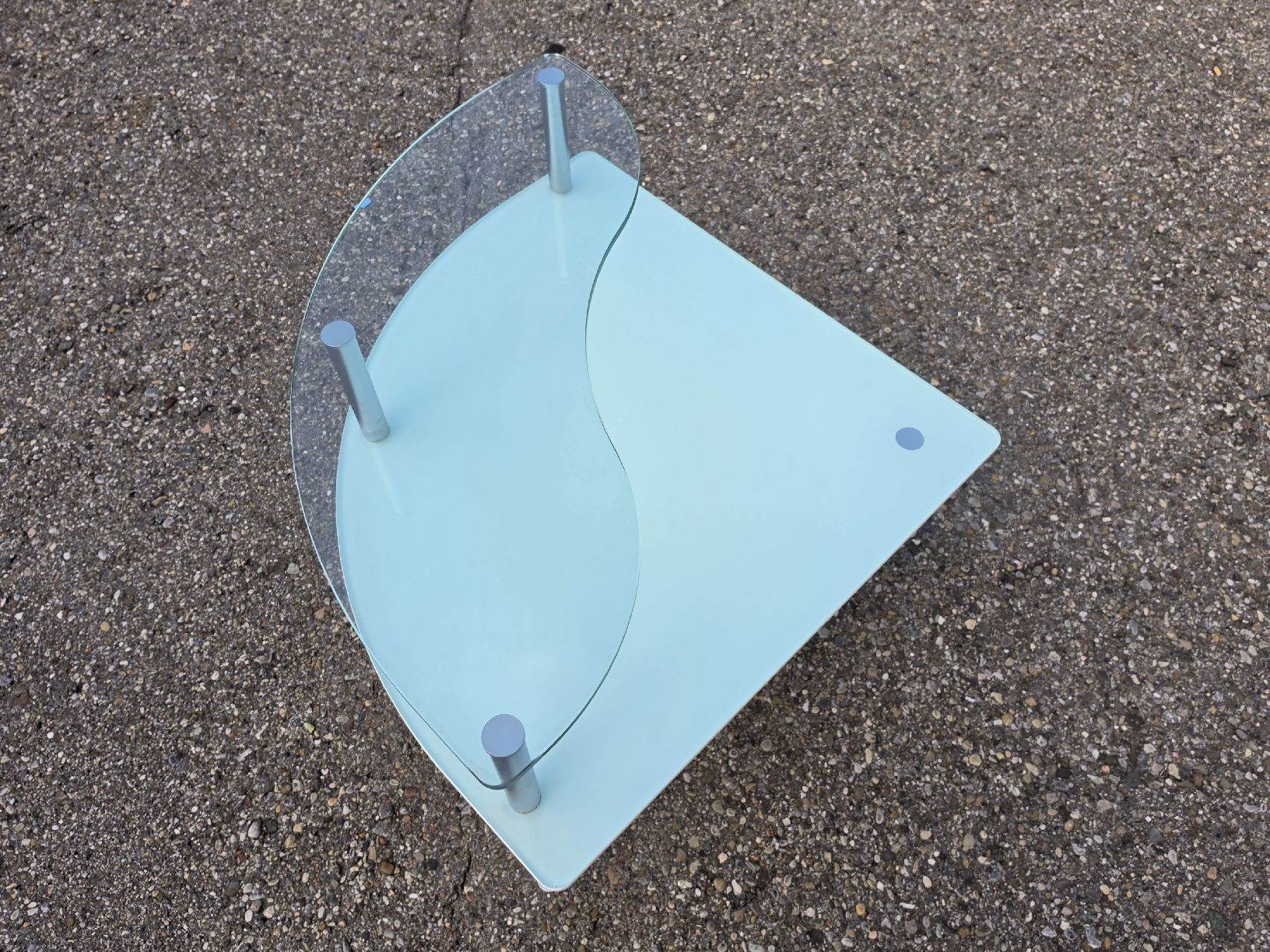 Tavoli: Tisch Glas hellblau mit Glasplatte abgerundet Metallfuss – Usato da Mettlen venduto da elios0888 5