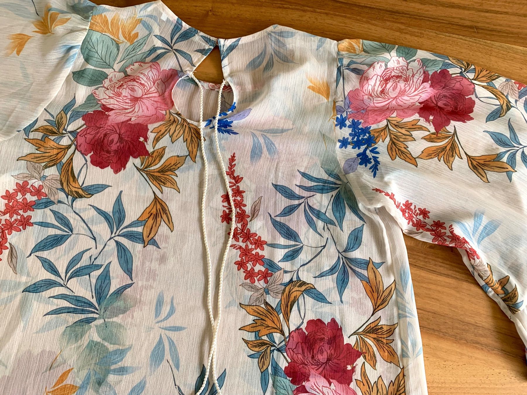 Camicette: ESPRIT wunderschöne Bluse mit Trompetenärmel Gr XS – Usato da Meiringen venduto da tonicandgin 4