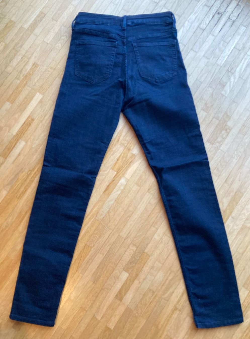 H&M Jeans: H&M Jeans, dunkelblau, Gr. S – D'occasion à Schlieren par cotopaxi06 1