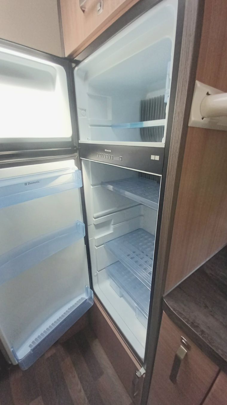 Knaus Veicoli da campeggio: Wohnmobil Knaus Sky Wave – Usato da Roggwil BE venduto da issnix 6